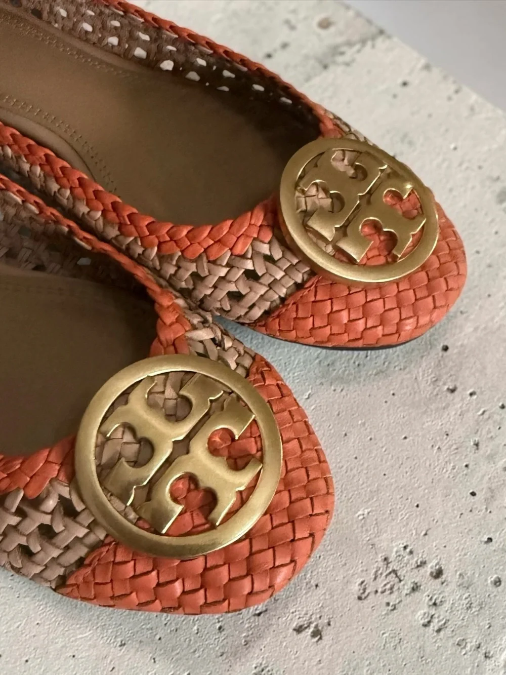 Tory Burch Coral Orange Woven Leather Ballet Flats w Gold Medallion Size 6